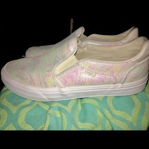 Woman’s Vans ( deluxe comfort) size 10